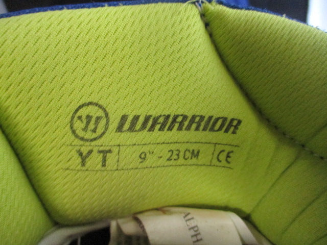 Load image into Gallery viewer, Used Warrior Titans Hockey Gloves 9&quot;
