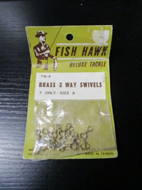 Load image into Gallery viewer, Fish Hawk Deluxe Tackle Brass 3 Way Swivels - 7 ct
