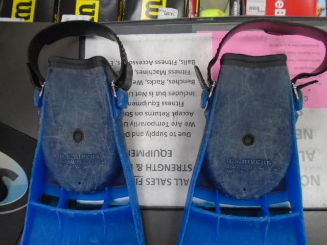 Load image into Gallery viewer, Used Aqua Lung Compro Dive Fins Sz XS
