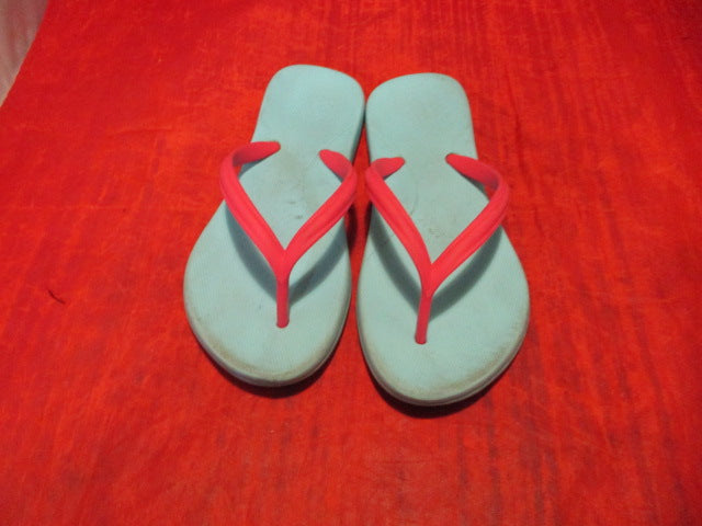 Load image into Gallery viewer, Used Blue Flip Flops Youth Size 2/3
