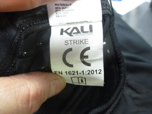 Load image into Gallery viewer, Used Kali Strike Pull On Knee Pads Size Large
