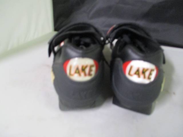 Load image into Gallery viewer, Used Lake Cycling Shoes Size 6.5
